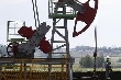Giá dầu đi xuống khi trữ lượng dầu tại Mỹ đột ngột tăng mạnh